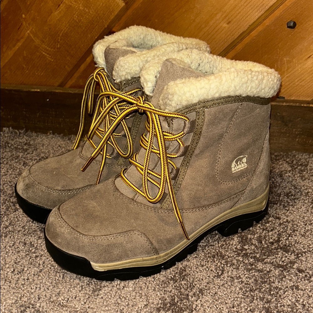 Sorel waterfall low lace winter insulated boots